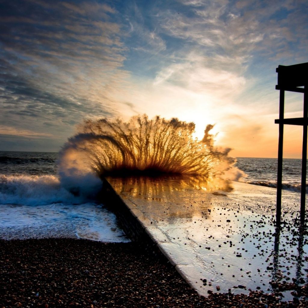 wave-breaks-in-the-dike-1920x1080