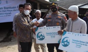 PLN-Batam-Serah-Bantuan-Hewan-Qurban--1068x712